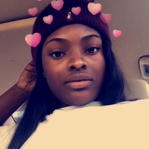 Meet your Posher, Dominique